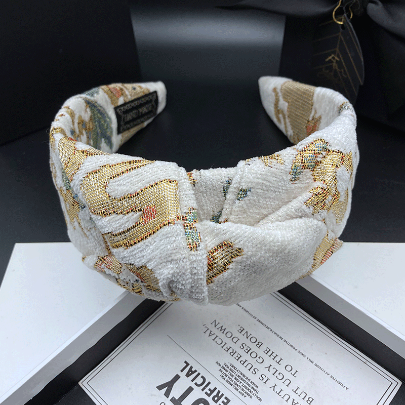 Fashionable Embroidery Hairpin - огляд і ціна Embroidery Zone